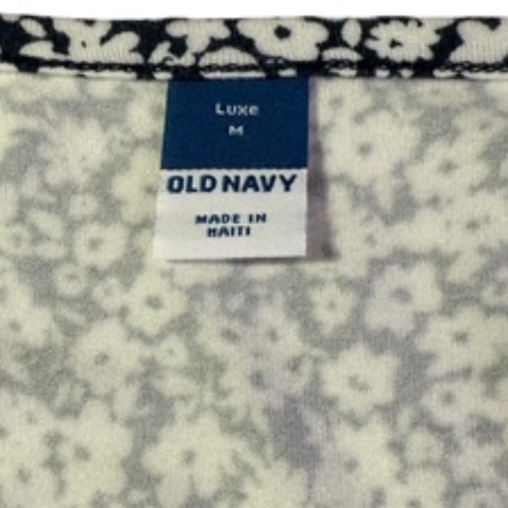 NWOT Old Navy Floral Round Neck Relaxed Fit Short Sleeve Top Size M - Picture 7 of 8